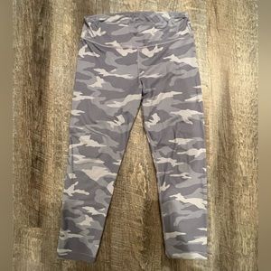 Athleta GIRL Printed Chit Chat Capri Leggings // Size XXL Youth